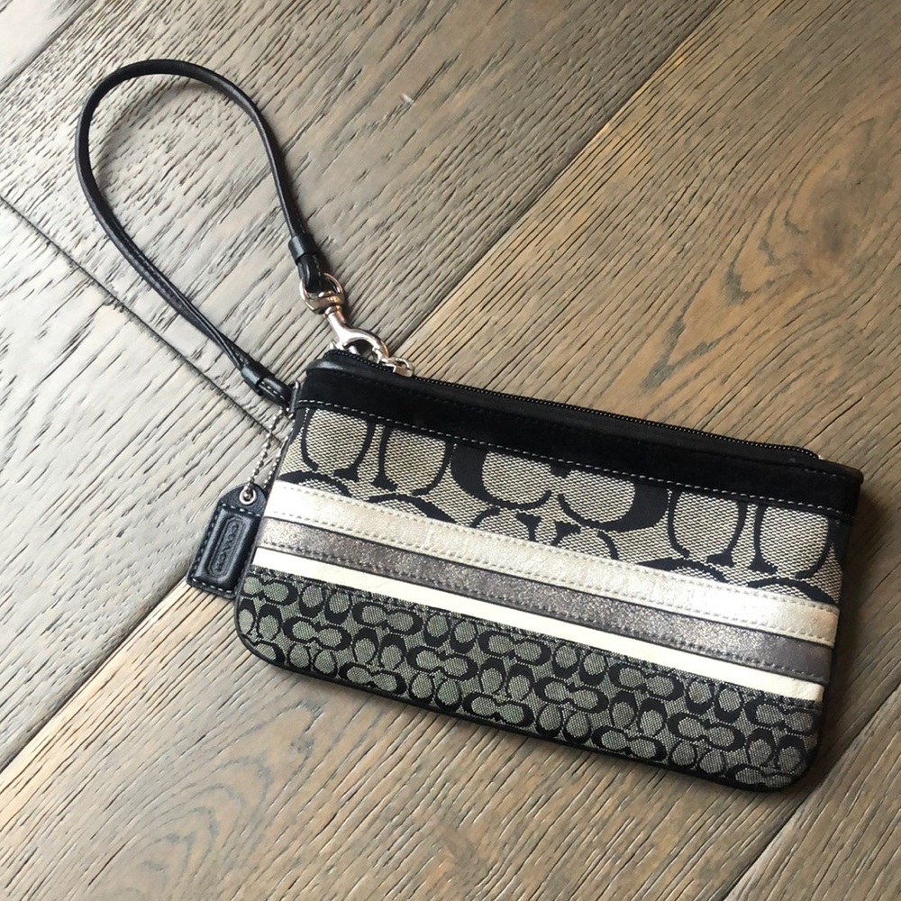 COACH Small Signature Wristlet